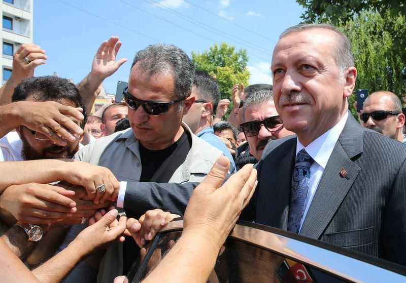 <p>Cumhurbaşkanı Recep Tayyip Erdoğan, yapımı devam eden Osmanlı Camisi inşaatında incelemelerde bulunarak yetkililerden bilgi aldı. </p>
