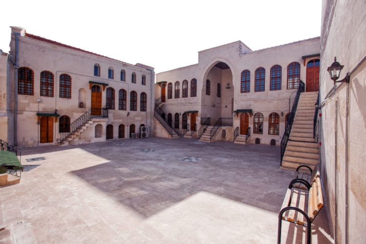 <p>Kilis<br />
<br />
Nüfusu: 130 825  <br />
Toplam otomobil sayısı: 10 350<br />
​Kaç kişiye bir otomobil düşüyor: 12,6</p>
