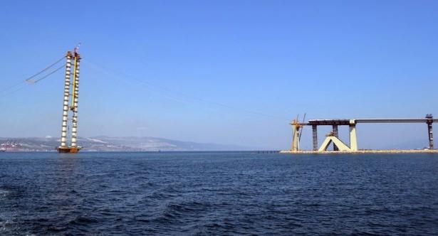 <p>Gebze-Orhangazi- İzmir  Otoyolu Projesi kapsamında İzmit Körfez Geçişi Asma Köprüsü'nün güney ve kuzey yaklaşım viyadükleri tamamlandı.</p>
