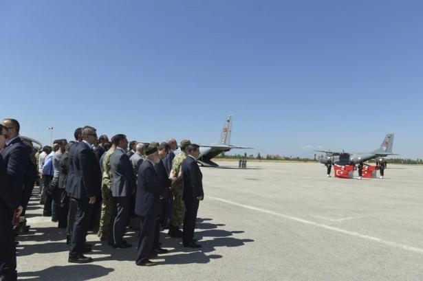 <p>Başbakan Ahmet Davutoğlu'nun Van'daki cenaze töreninde gözyaşlarına hakim olamadı ve konuşmasını gözyaşları içerisinde tamamladı.</p>
<p> </p>