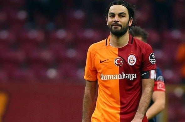 <p>Spor Toto Süper Lig’in en çok kazanan Türk oyuncusu ise yıllık 2.85 milyon Euro’luk ücretiyle Galatasaray’ın kaptanı Selçuk İnan.</p>