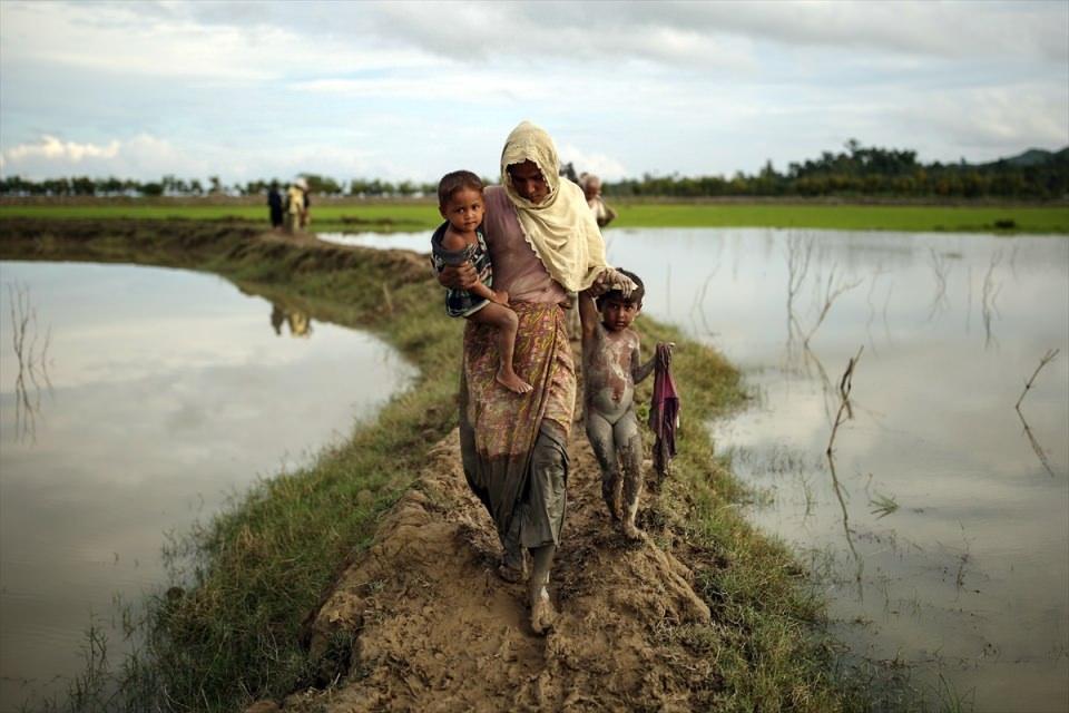 <p>Bangladeş ve Myanmar'ı birbirinden ayıran Naf Nehri, günün her saatinde mültecilerin akınına uğruyor.<br />
 </p>
