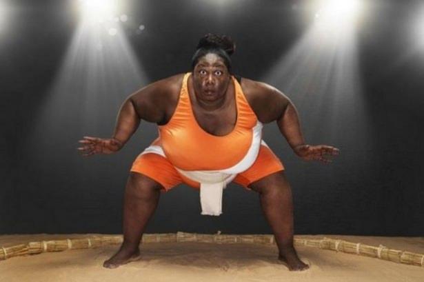 <p>Göz kapaklarıyla araba çekmek, ateşin üzerinde 100 metre yürümek... İşte en çılgın rekorlar...</p>

<p> </p>
