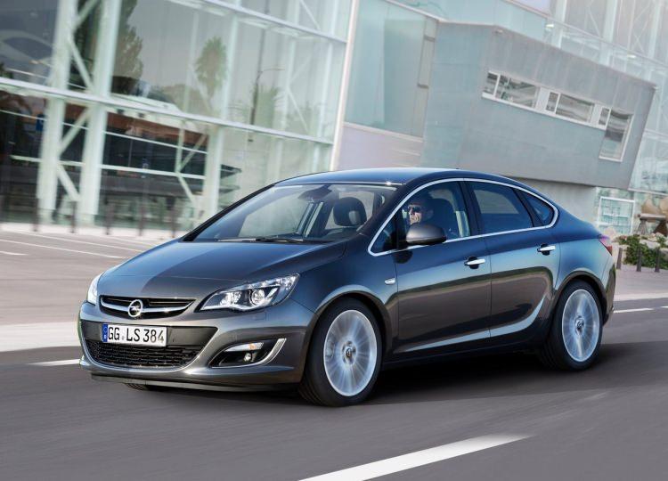 <p>Opel Astra Sedan</p>
<p>2017 çıkışlı başlangıç fiyatı: 60.950 TL<br />
2016 çıkışlı başlangıç fiyatı: 55.939 TL</p>