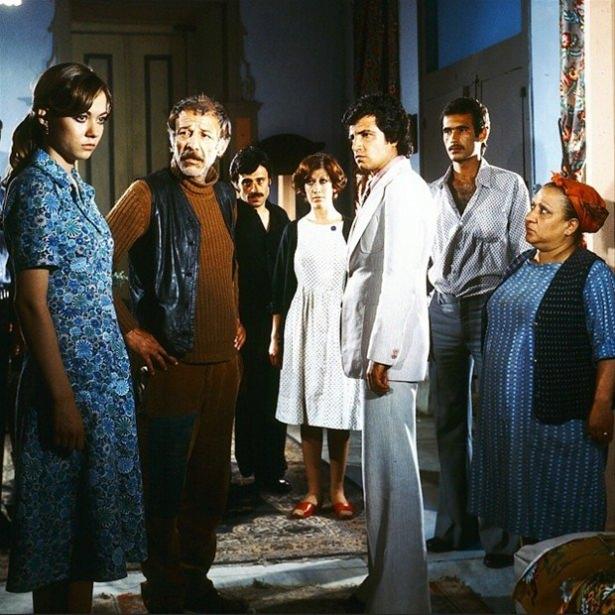 <p>İngiltere'deki öğreniminden sonra 1973'te Türkiye'ye dönen ve Yılmaz Güney ile tanışan Akman sinemayada böylelikle merhaba demiş oldu.</p>
<p> </p>