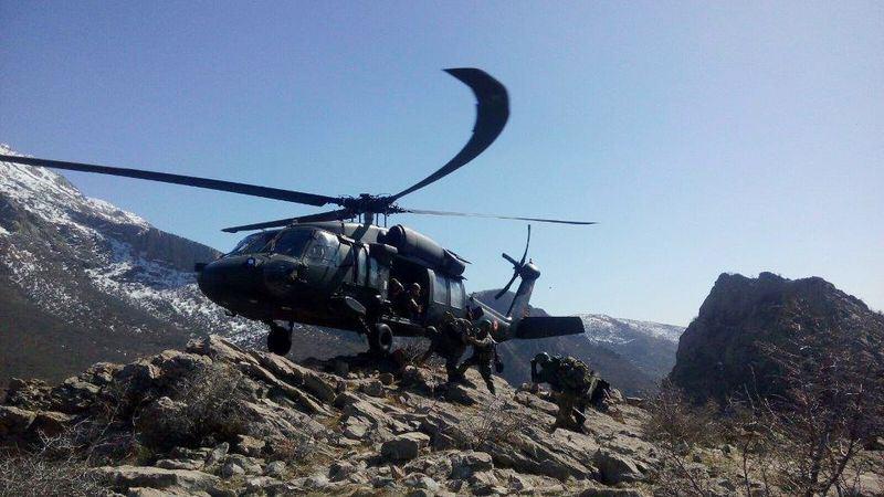 <p><strong>ZIRHLI KARAKOLLAR KURULACAK</strong></p>

<p>Operasyonlar için kullanılacak güzergahlara büyük bölümü mobil olmak üzere çok sayıda 'zırhlı karakol' kurulacak. Hükümet kaynakları,</p>
