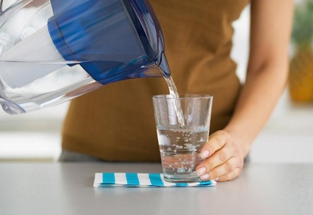 <p>Günde en az 2-3 litre su için.</p>

