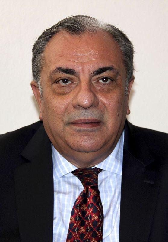 <p>Ankara Milletvekili Tuğrul Türkeş – Alparslan Türkeş’in oğlu<br />
<br />
<span style="color:#FFD700"><strong>TUĞRUL TÜRKEŞ KİMDİR?</strong></span><br />
 </p>

<p>Yıldırım Tuğrul Türkeş, 1 Aralık 1954'te İstanbul'da doğdu. Babasının adı Alparslan, annesinin adı Muzaffer Şükriye'dir.</p>

<p>İktisatçı ve İş Adamı; Hacettepe Üniversitesi İktisadi İdari Bilimler Fakültesi Ekonomi Bölümünü bitirdi.<br />
Ticaret Bakanlığında Basın Danışmanlığı, Ortadoğu gazetesinde Yönetim Kurulu Başkanlığı, Akşam ve Son Havadis gazeteleri ile Yeni Harman haftalık dergisinde köşe yazarlığı yaptı. PETKİM AŞ ve TC Kalkınma Bankasında Yönetim Kurulu Üyeliği, Ataköy Otelcilik AŞ'de Genel Müdür Yardımcılığı görevlerinde bulundu. Medikal, sigortacılık ve uydudan görüntüleme konuları ile faaliyet gösteren çeşitli şirketlerde yönetici ve ortaklık yaptı. Aydınlık Türkiye Partisi Kurucu Üyeliği ve Genel Başkanlığı görevini üstlendi.<br />
23. Dönemde Ankara Milletvekili seçildi. 23. Dönemde Avrupa Konseyi Parlamenter Meclisi Üyeliği yaptı. 24. Dönemde Avrupa Konseyi Parlamenter Meclisi Üyeliği görevine yeniden seçildi.<br />
İngilizce bilen Türkeş, 3 çocuk babasıdır.</p>

<p><br />
 </p>

<p> </p>
