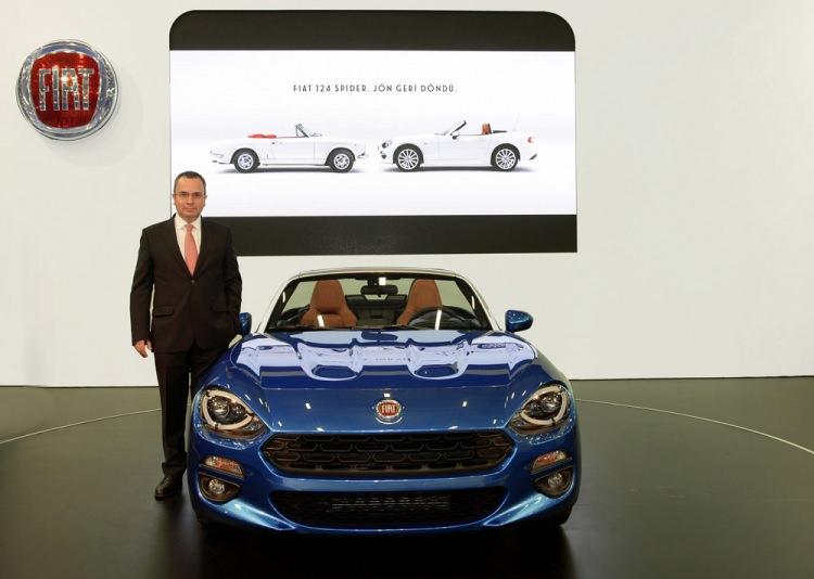 <p>Hem manuel hem de otomatik şanzıman seçeneğiyle tercih edilebilecek olan Fiat 124 Spider’ın uzun kaputu altında ise 1.4 litrelik turbo beslemeli, MultiAir teknolojisine sahip 140 HP gücündeki benzinli motor görev yapıyor.</p>
