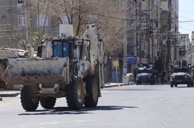 <p>Mahallede 200 örgüt üyesinin olduğu tahmin ediliyor.</p>
<p> </p>