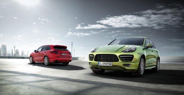 <p>Alman markayı SUV sınıfında küçük kardeşi Macan ile birlikte başarılı bir şekilde temsil eden Cayenne, geniş iç mekanı, hassas direksiyonu, yüksek viraj kabiliyeti performansıyla dikkat çekerken, modelin ilk jenerasyonu 2002 yılında ilk yollara çıktığından bu yana bir kez makyajlandı.</p>
<p> </p>
