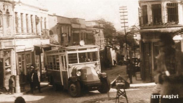 <p>1927 - Tranvay işletmesine destek olmak amacıyla Fransa'dan getirilen (Renault Scemia) İstanbul'un ilk otobüslerinden biri Maçka Yokuşu'nu tırmanıyor.</p>

<p> </p>
