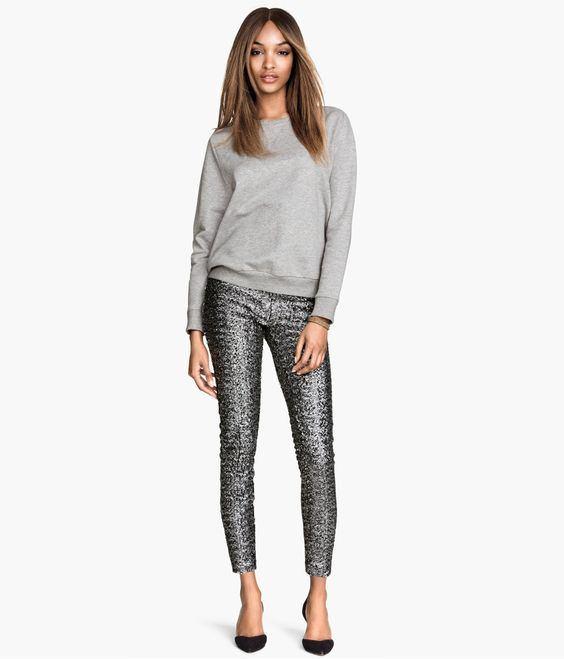 <p>Pantolonu, sweatshirt ile spor şık bir kombin yapabilirsiniz.</p>