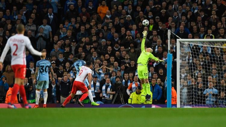 <p>Oyunda kontrolü ele alan Manchester City, 81'de Sane ile skoru 5-3'e taşıdı. Tarihe geçecek mücadele 5-3 sona erdi.</p>
