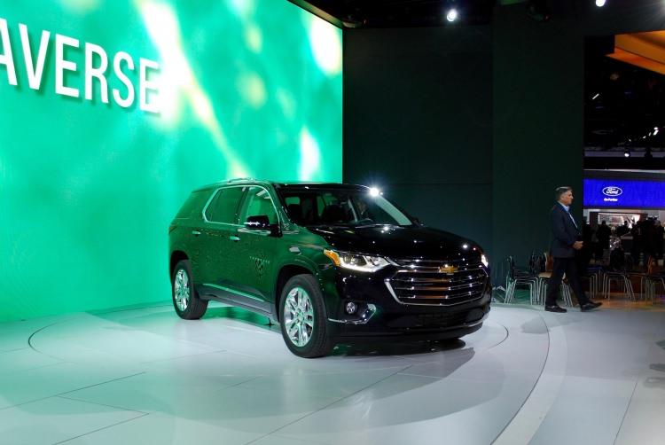 <p>Chevrolet Traverse</p>
<p>Türkiye'ye muhtemelen gelmeyecek. Ama ilk defa fuarda ortaya çıkmasının yanı sıra gizli bölmesiyle de dikkat çekici.</p>