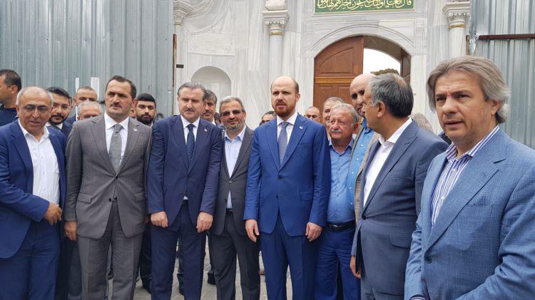 <p>Konuşmaların ardından Bakan Bak, Erdoğan ve Yıldız, ok atışı yaptı. Daha sonra Bak ve beraberindekiler Fatih Sultan Mehmet'in kabrinde dua ederek, Malazgirt'ten getirilen toprağı serpti. Etkinliğe Fatih Belediye Başkanı Mustafa Demir ve Beyoğlu Belediye Başkanı Ahmet Misbah Demircan da katıldı.</p>