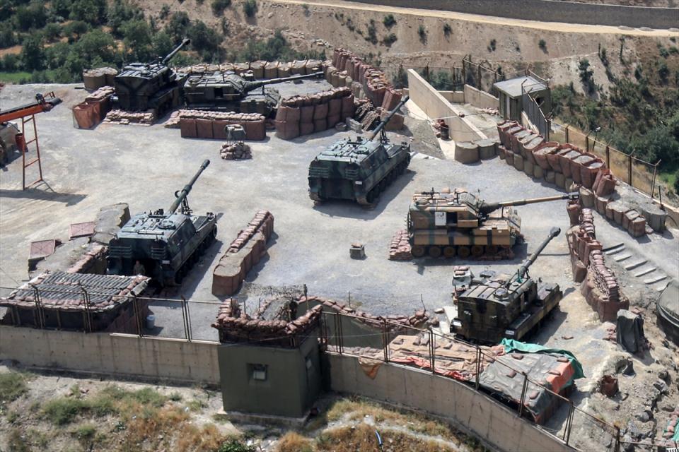 <p>Dağlıca'da bölgenin zorlu coğrafyasına rağmen terörle mücadeleyi kararlılıkla sürdüren güvenlik güçleri, operasyonlarla terör örgütü PKK'ya ağır darbe vuruyor. </p>
<p> </p>