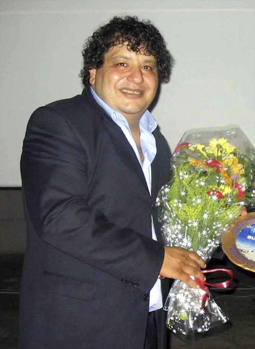 <p><strong>Erdal Tosun</strong><br />
<br />
30 Kasım 2016'da, sanatçı Erdal Tosun (53), Sarıyer'de meydana gelen trafik kazasında hayatını kaybetti. </p>