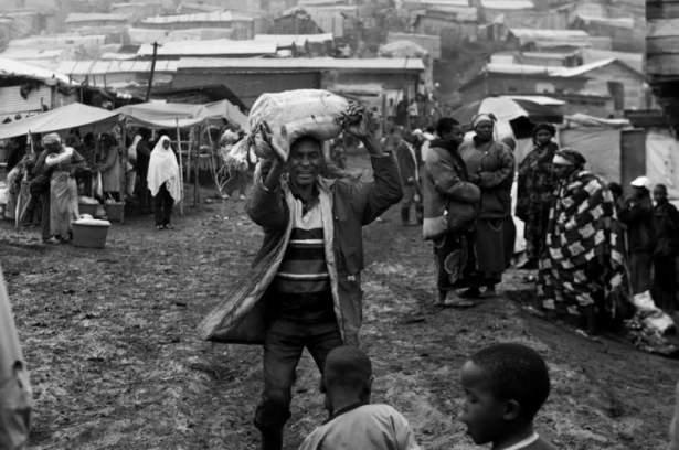 <p>Koltan madencileri ölüme indikleri her gün için sadece 7 dolar (15 TRY) kazanabiliyor.</p>

<p> </p>
