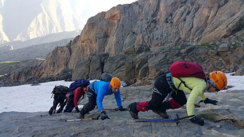 <p>Deniz Eroğlu, Hakkari'ye gelme kararının ailesi ve arkadaş çevresi tarafından endişeyle karşılanmasına rağmen kendisinin korku duymadığını, hatta beklentilerinin çok üzerinde bir sıcaklık ve barış havasıyla karşılandığını belirtti.</p>
<p> </p>