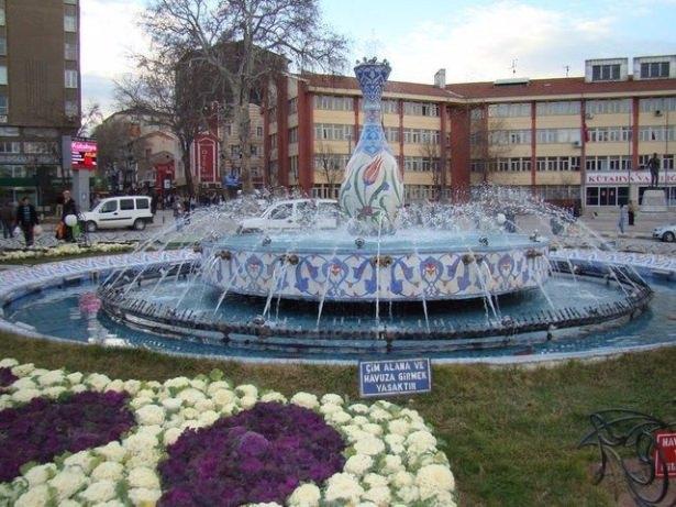 <p><strong>Kütahya</strong><br />
TOPLAM:76.9<br />
ERKEK: 74.6<br />
KADIN: 79.2</p>
