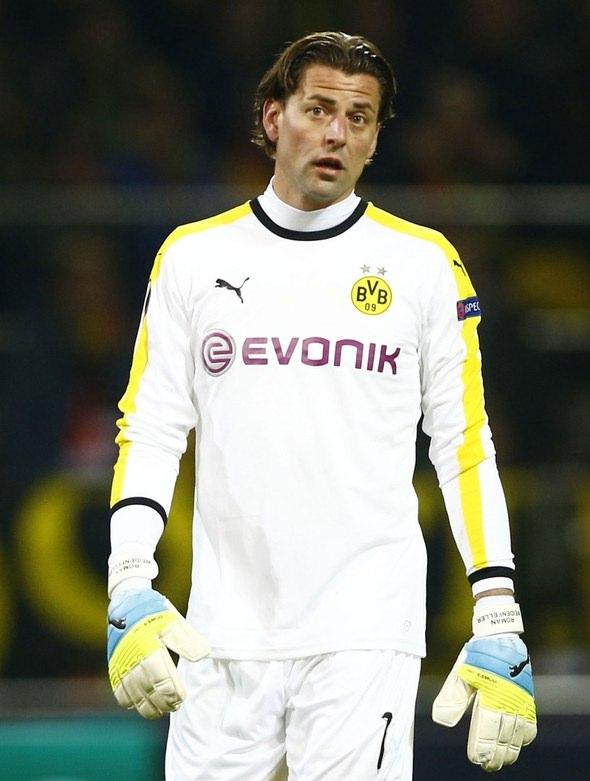 <p>Roman Weidenfeller - B. Dortmund<br />
14 yıl - 1 Tem 2002</p>