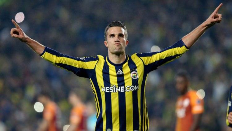 <p>ROBİN VAN PERSİE - HAÇATURYAN USTA </p>
<p>Fenerbahçe'ye geldiği günden bu yana tecrübesiyle oyun içi duruşuyla tecrübesini konuşturan Van Persie tüm takıma futboluyla örnek oluyor.</p>