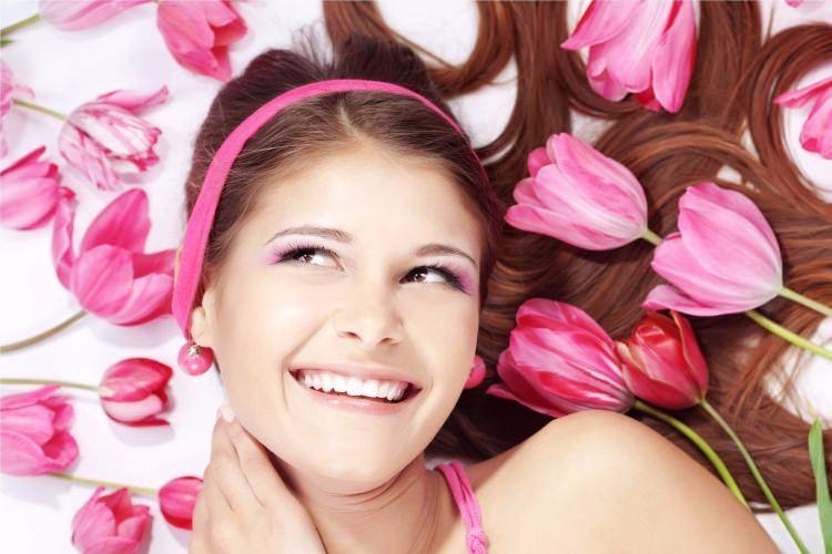 <p>SAÇLARINIZI KOLAYLA YIKARSANIZ BAKIN NELER OLUYOR</p>
