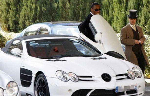 <p>Didier Drogba<br />
Mercedes-Benz SLR McLaren Roadster</p>