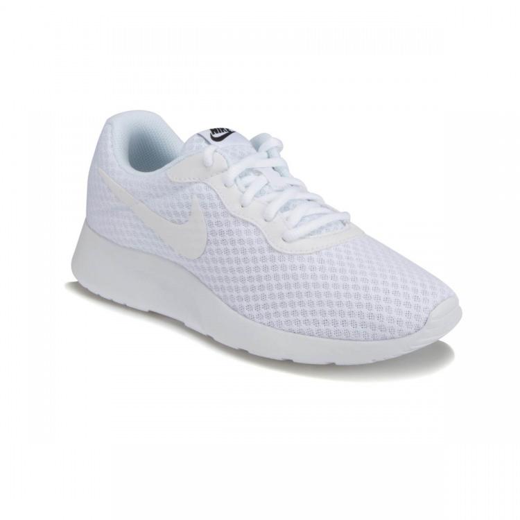 <p>Nike Sneaker</p>

<p>149.00 TL</p>
