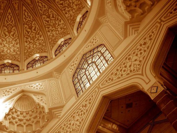 <p>Yemeğe oturmadan ellerini yıkayıp sağ ve sol elin başparmağıyla gözlerini mesh ederdi.</p>
<p> </p>