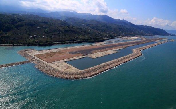 <p>Öte yandan Antalya'nın batısı Demre, Kaş ve Finike bölgesine havalimanı yapımı için çalışmalara başlandı. </p>
