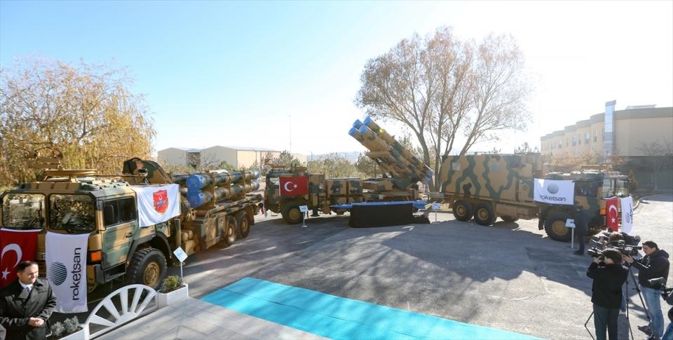 <p>TSK envanterine F-4'lerin yerine F-35'lerin gireceğini aktaran Bakan Işık, daha sonra da kendilerinin geliştirdiği milli muharip uçağının gireceğini kaydetti.</p>