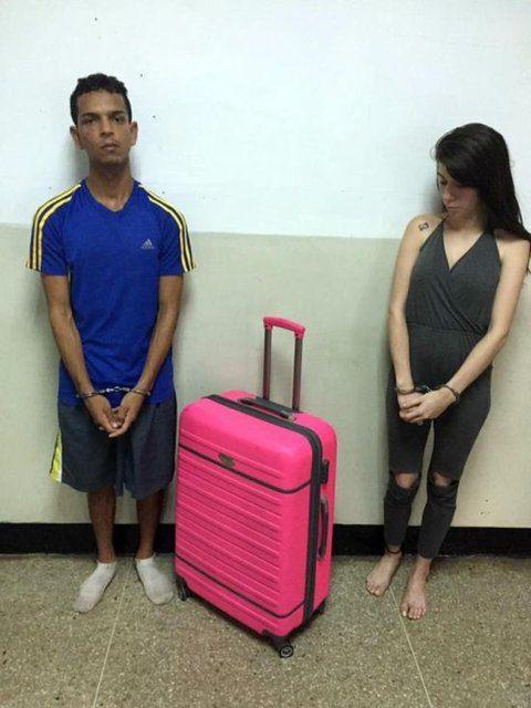 <p>Güney Amerika'da bulunan Venezuela'da genç bir kız, sevgilisini bavula koyarak hapishaneden kaçırmaya çalışırken yakalandı.</p>

<ul>
</ul>

