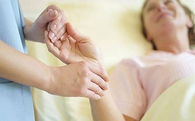 <p><strong>Baş-boyun kanserleri</strong></p>
<p>Sigara ve alkol kullanımı en önemli risk faktörleridir. Hatta gırtlak kanseri hastalarının yüzde 90'nı sigara kullanıcısıdır. Korunmanın yolu ise, kötü alışkanlıklardan uzak durmaktır.</p>