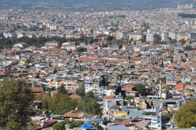 <p><strong>Hatay</strong></p>
<p>2015 nüfusu: 1.533.507 kişi.</p>
<p>2016 nüfusu: 1.555.165 kişi.</p>
<p>Değişim(%): 1,41</p>