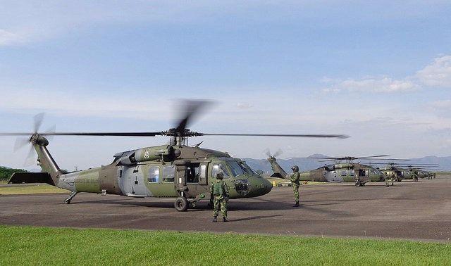 <p>Helikopter, gelişmiş sistemlerinin yanı sıra bin 800 metre irtifadaki dağdan 15 tam teçhizatlı askeri 200 kilometreye götürüp getirebilecek. Yangınla mücadele görevlerinde ise bambi kovası ile 2 bin 700 kilogram ağırlığında su taşıyabilecek.</p>
<p> </p>