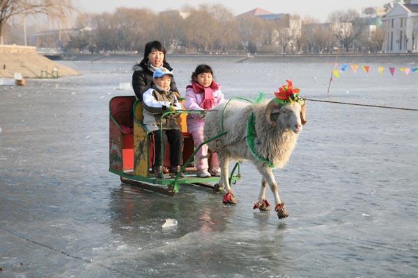 <p>Çin'in yüzyıllardır devam eden buz festivali bu yıl da görenleri büyülüyor.</p>
