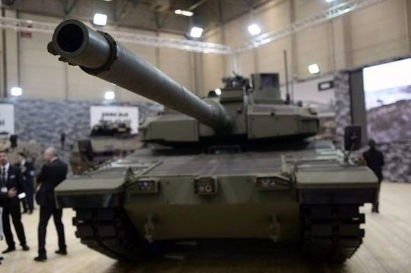 <p>YÜZDE 100 MİLLİ TANK ALTAY <br />
<br />
Bu amaçla Altay, modern tanklarda kullanılan en yeni teknolojilerle donatıldı. Altay, sahip olacağı üstün ateş gücü ve isabet oranı, yüksek hareket kabiliyeti ile Türk Silahlı Kuvvetleri’nin en temel ve caydırıcı güçlerinden biri olacak.</p>