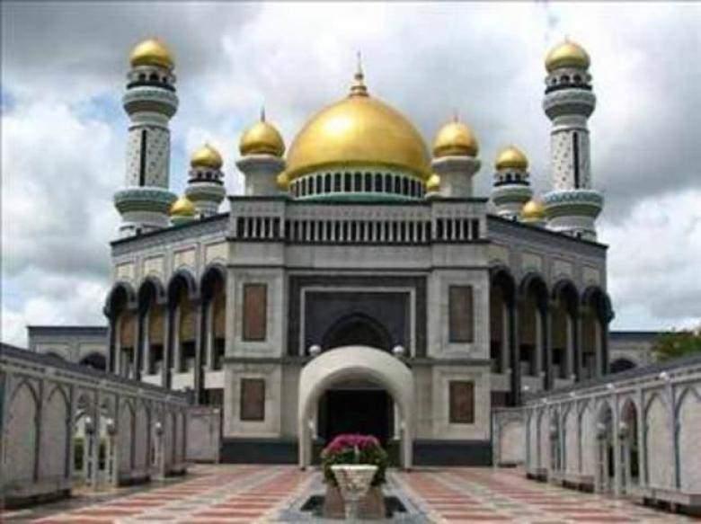 <p>Jame Asr Hassanil Bolkiah-Brunei</p>
<p> </p>