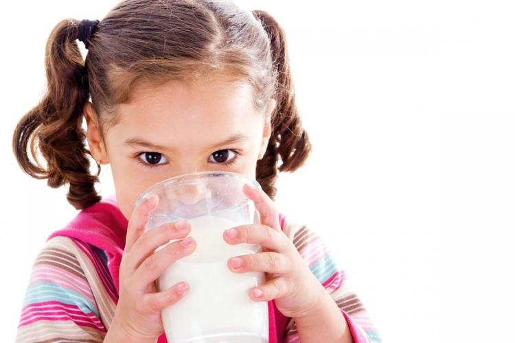 <p>Laktoz intoleransının oluşmaması için çocukların her gün iki bardak süt içmesi gerekiyor.</p>

