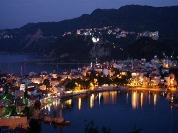 <p>İl: Bartın<br />
İlçe: Merkez<br />
Mahalle: Kemer Köprü<br />
Nüfusu: 9692</p>
