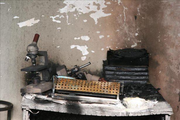 <p>Okuldaki hasar gün aydınlanınca ortaya çıktı</p>