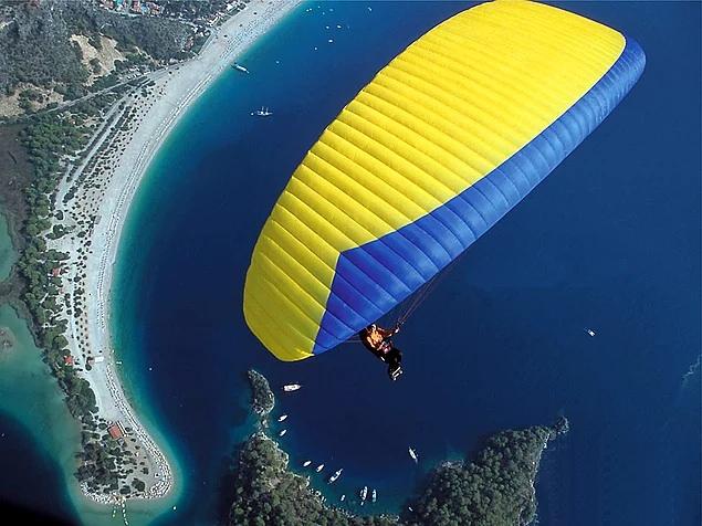 <p><strong>Baba Dağı’ndan yamaç paraşütü ile uçun.</strong><br />
<br />
Son 20 yılda yamaç paraşütü atlayış alanı olarak kullanılan Baba Dağı, Muğla Fethiye'de.</p>
<p> </p>