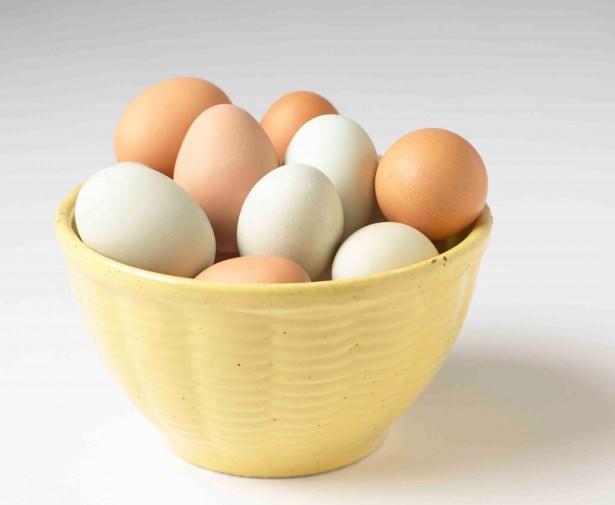 <p>Işın Sayın, en sağlıklı yumurtanın tam pişmiş yumurta olduğunu söyledi. Sayın, doğru yöntemler ile pişirilmeyen yumurtanın besin değerini kaybettiğini de ifade etti.</p>
