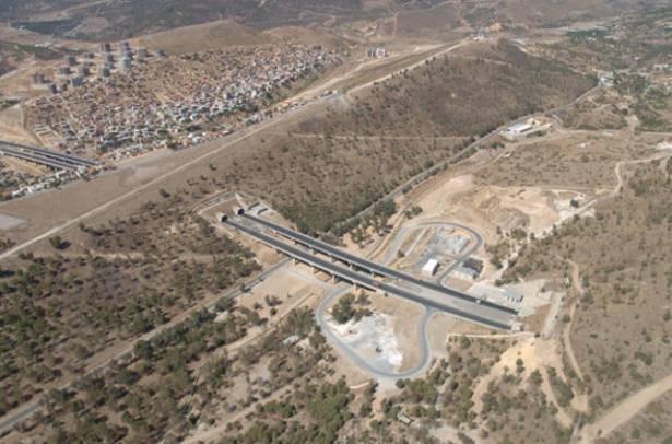 <p>Proje ile Anadolu’ya açılan Gebze – İzmit aksının trafik yükü yüzde 30 nispetinde azalacak.</p>
<p> </p>