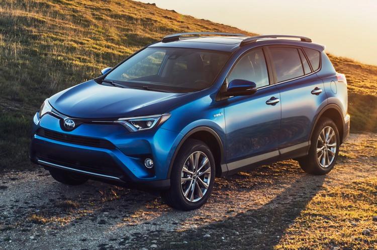 <p>Toyota'nın ilk kompakt SUV'u olan RAV4 ve Hilux 5 bin liraya varan indirimle kampanyaya dahil.</p>