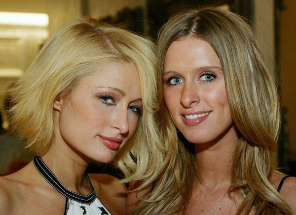 <p><strong>Paris Hilton</strong> ve <strong>Nicky Hilton</strong></p>