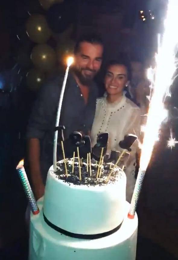 <p>38 yaşına giren ünlü oyuncu Engin Altan Düzyatan'a eşi Neslişah Alkoçlar sürpriz bir doğum günü partisi düzenledi.</p>
