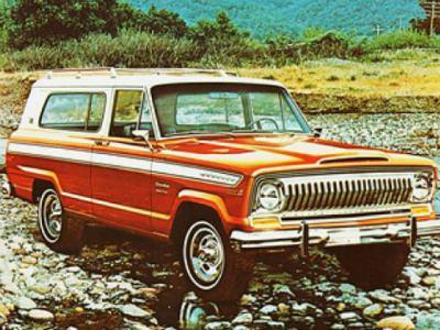 <p><strong>11- Moonraker (1979)</strong><br />
Dünyayı kurtarmaya çalışan kahramanımıza bu kez 1974 model Jeep Cherokee yardım eder.</p>